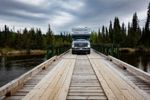 Afbeelding in Gallery-weergave laden, Yukon &amp; Alaska Magazine
